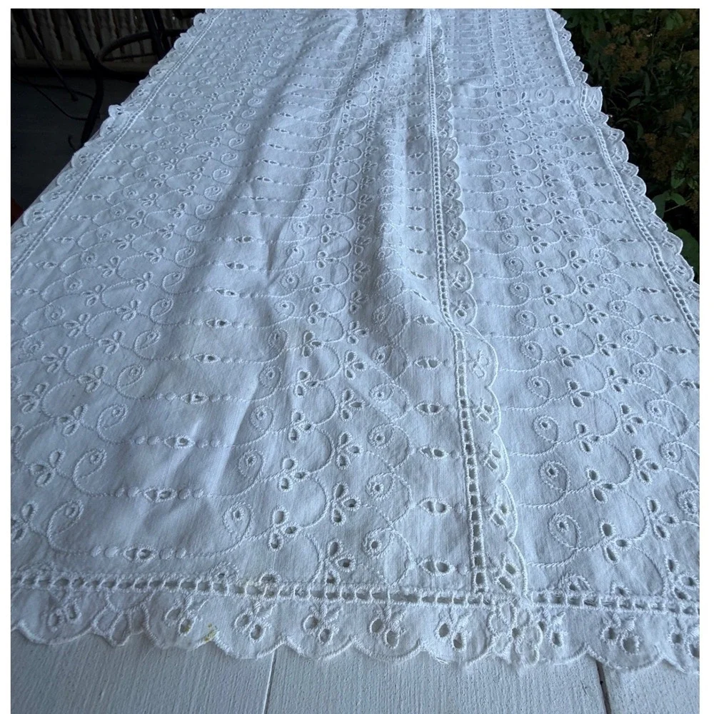 Vintage White Eyelet Lace Table Runner Scalloped Edge Embroidered Cotton 37x12